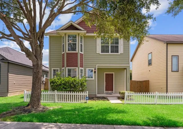Photo 2 of Single family home for sale at 10884 S Lake Mist Ln, Willis, TX 77318 | MLS# 62876588 | Listing updated on 2026-08-27