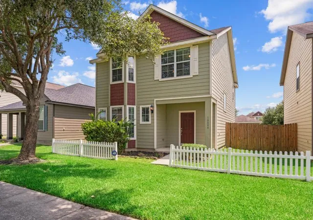 Photo 3 of Single family home for sale at 10884 S Lake Mist Ln, Willis, TX 77318 | MLS# 62876588 | Listing updated on 2026-08-27