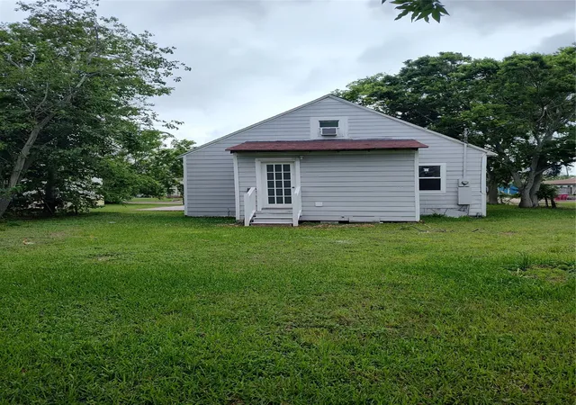 Homes for sale in Freeport, TX | 527 W 6th St, Freeport, TX 77541 | MLS# 77878680