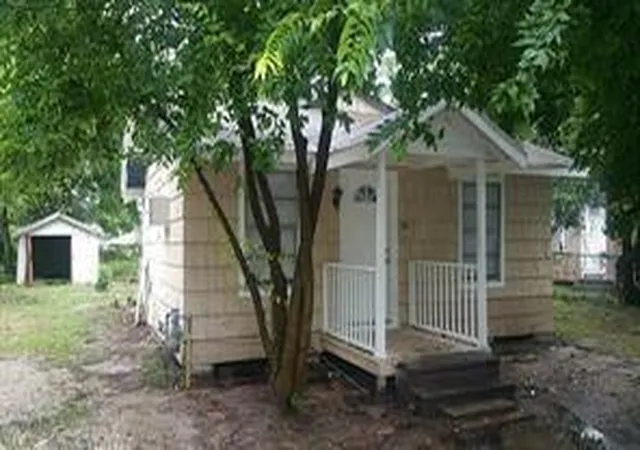 1st image of 408,408 1/2 Robert Lee, Houston, TX 77009 | MLS# 39779289