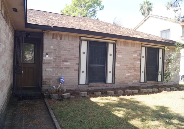 Photo 3 of Single family home for sale at 10603 Mackenzie Dr, Houston, TX 77086 | MLS# 7557352 | Listing updated on 2026-09-14