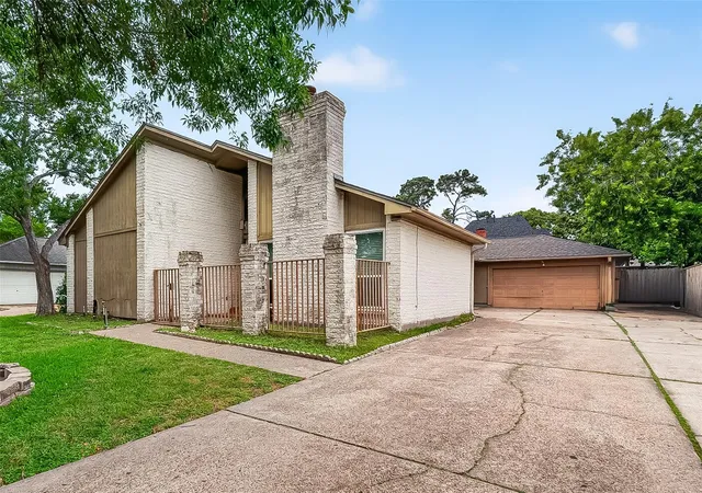 Photo 2 of Single family home for sale at 12811 Hidden Castle Dr, Houston, TX 77015 | MLS# 78586460 | Listing updated on 2026-07-16