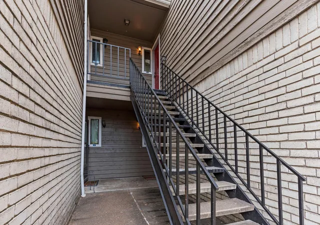 3rd image of 4444 Victory Dr Dr, Houston, TX 77088