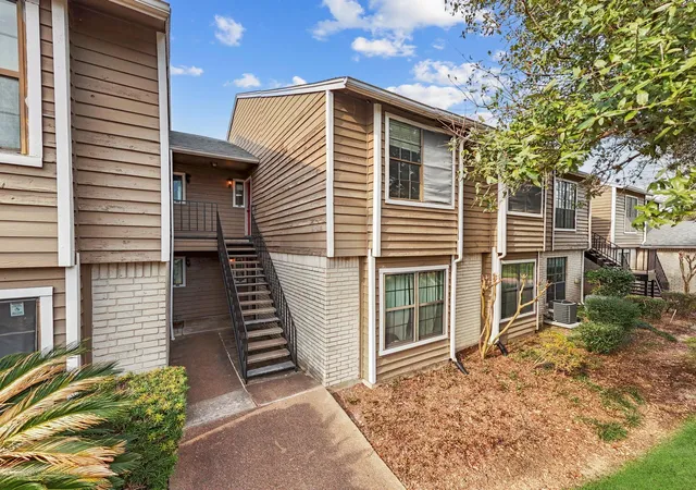 2nd image of 4444 Victory Dr Dr, Houston, TX 77088