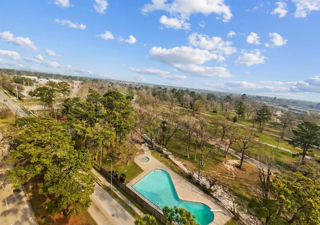 5th image of 4444 Victory Dr Dr, Houston, TX 77088