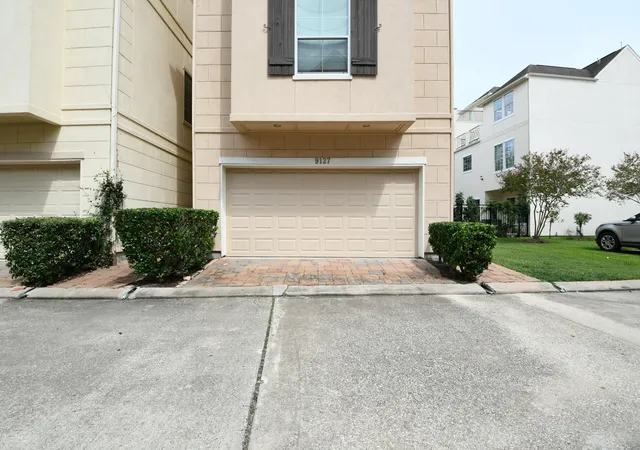 3rd image of 9127 Harbor Hills Dr, Houston, TX 77054 | MLS# 49189677