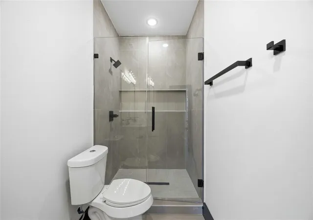 4th image of 4630 Edfield St, Houston, TX 77033