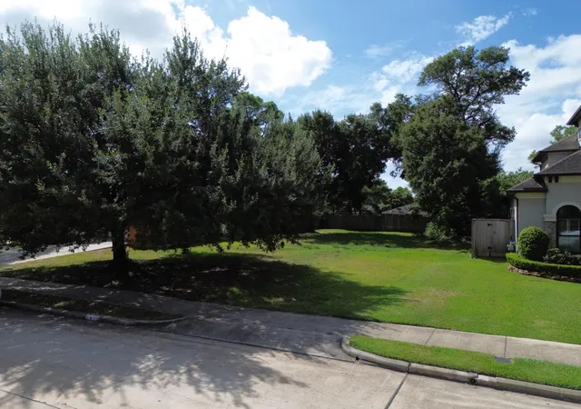 Photo 2 of Land for sale at 5413 Pagewood Ln, Houston, TX 77056 | MLS# 61921173 | Listing updated on 2026-08-26