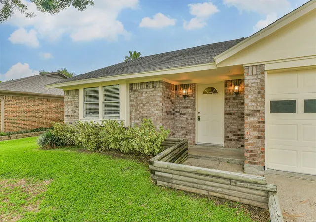 4th image of 2230 E Clare St, Deer Park, TX 77536 | MLS# 36657408