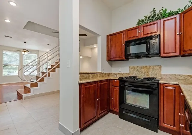 Photo 3 of Townhouse for sale at 204 Marshall St #4, Houston, TX 77006 | MLS# 89360451 | Listing updated on 2026-08-21