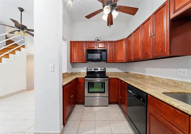 Photo 3 of Townhouse for sale at 204 Marshall St #4, Houston, TX 77006 | MLS# 89360451 | Listing updated on 2026-08-21