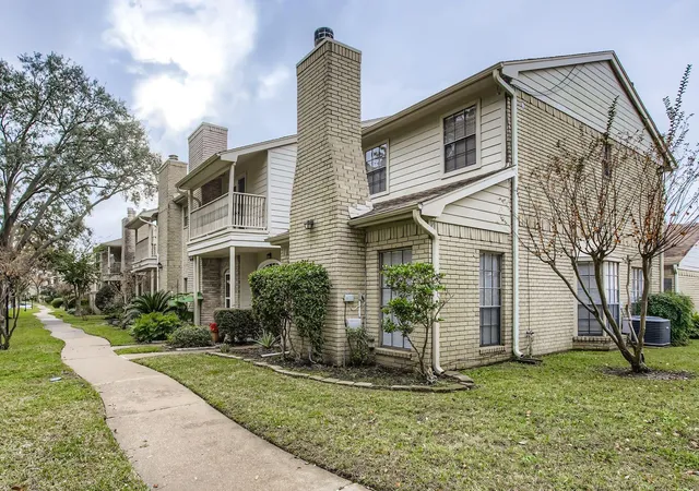2nd image of 800 Country Pl Dr #408, Houston, TX 77079 | MLS# 91278183