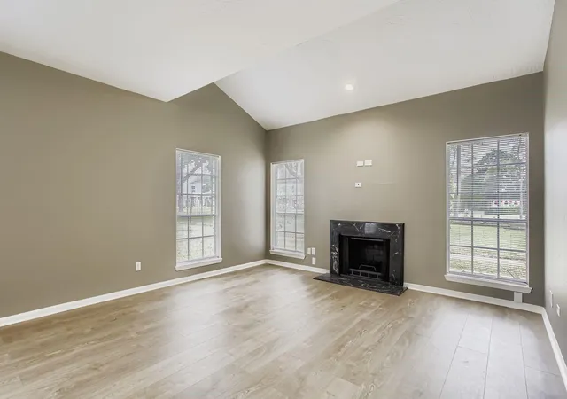 4th image of 800 Country Pl Dr, Houston, TX 77079