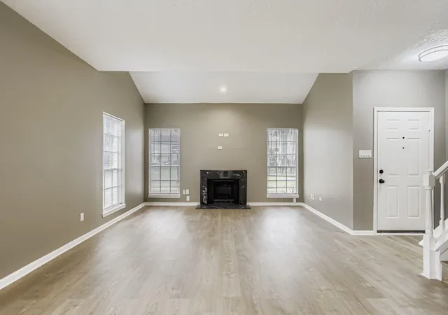 5th image of 800 Country Pl Dr, Houston, TX 77079