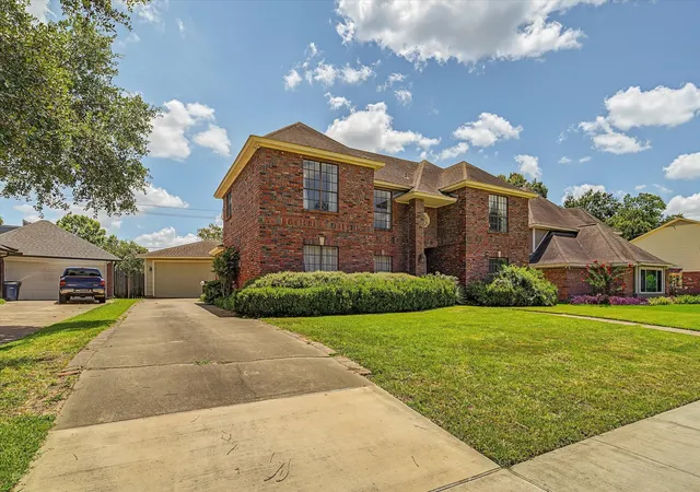 Photo 2 of Single family home for sale at 410 Crestwood Dr, Seabrook, TX 77586 | MLS# 14977233 | Listing updated on 2026-09-16