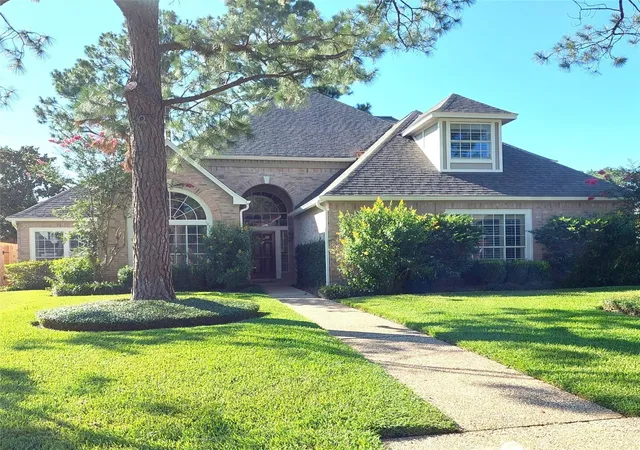 Photo 1 of Single family home for sale at 5523 Fragrant Cloud Dr, Houston, TX 77041 | MLS# 44824255 | Listing updated on 2026-09-09