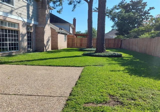 Photo 2 of Single family home for sale at 5523 Fragrant Cloud Dr, Houston, TX 77041 | MLS# 44824255 | Listing updated on 2026-09-09