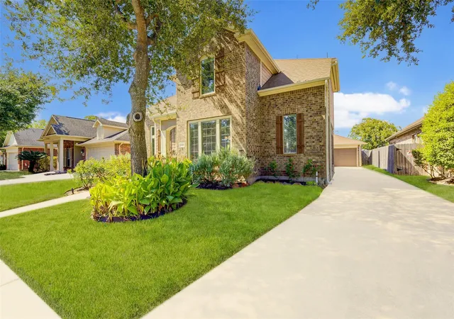 Photo 2 of Single family home for sale at 8402 Terrace Brk Dr, Houston, TX 77040 | MLS# 75962066 | Listing updated on 2026-06-10