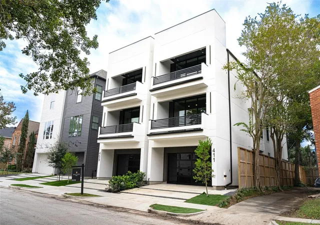 Photo 2 of Sale Pending at 411 W Saulnier St, Houston, TX 77019 | MLS# 87842682 | Listing updated on 2026-09-04