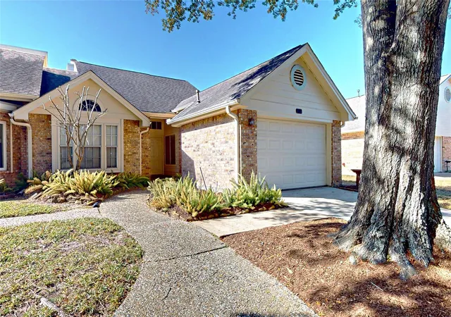 4th image of 3011 Flower Field Ln, Pearland, TX 77584 | MLS# 24401509