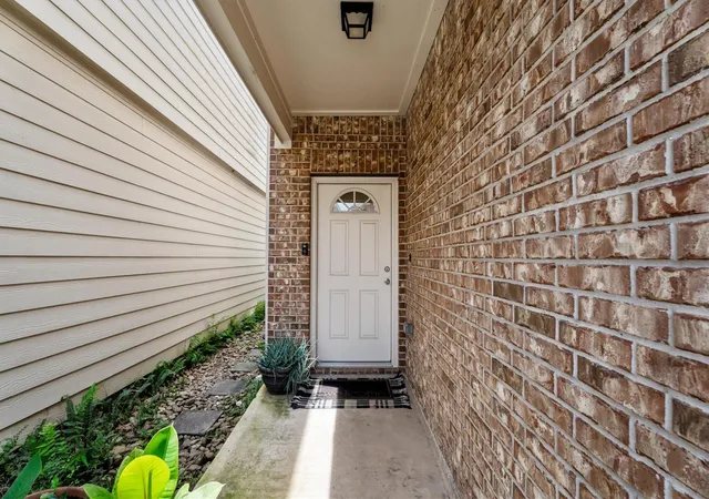 Photo 3 of Single family home for sale at 8031 Villa Lago Ln, Houston, TX 77070 | MLS# 30692746 | Listing updated on 2026-08-22