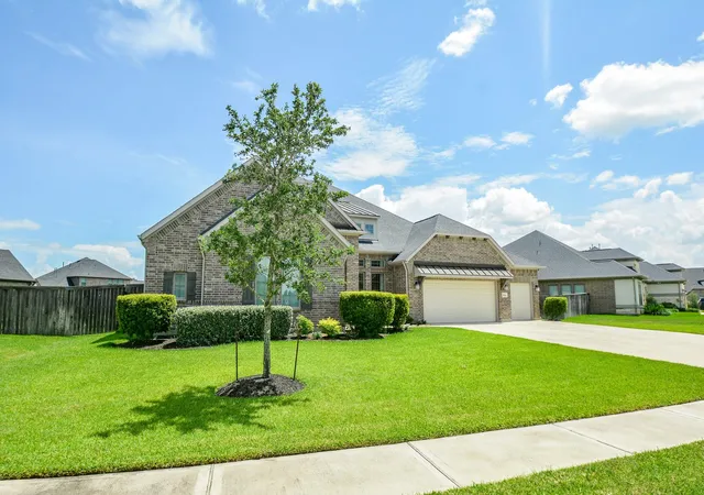 Photo 2 of Sale Pending at 29010 Stratwood Bnd Ln, Katy, TX 77494 | MLS# 69810540 | Listing updated on 2026-09-11