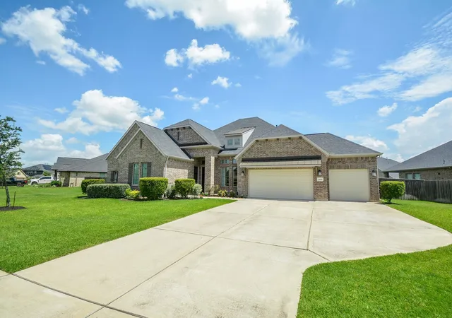 Photo 3 of Sale Pending at 29010 Stratwood Bnd Ln, Katy, TX 77494 | MLS# 69810540 | Listing updated on 2026-09-11