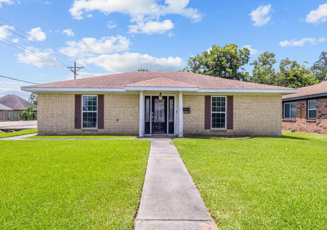1st image of 2601 Rose Ave, Groves, TX 77619 | MLS# 41905009