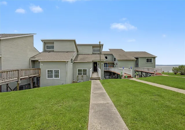 Photo 2 of Townhouse for sale at 325 Carolcrest Ln #3, Livingston, TX 77351 | MLS# 82687585 | Listing updated on 2026-07-29