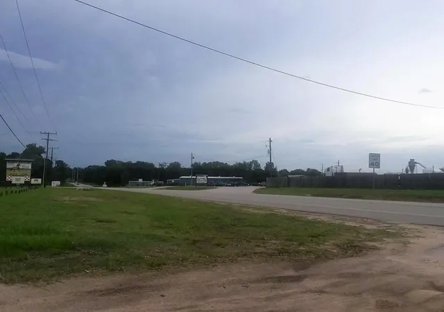 Listing Photo 2 - Condo for sale in building located at 613 N 615 & 617 Hwy 75, Willis, TX 77378 - Unit #