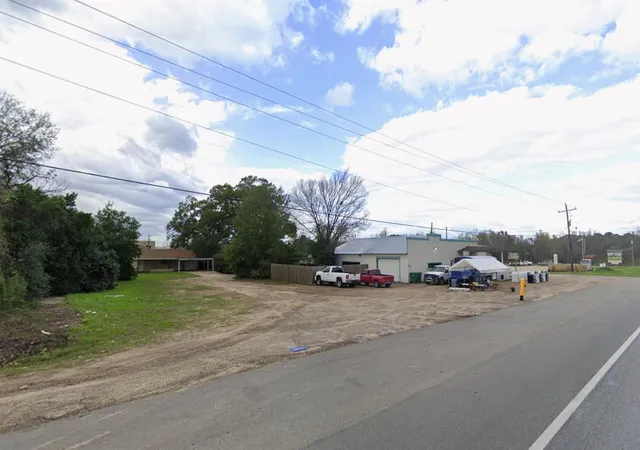 2nd image of 613, 615 & 617 N Hwy 75, Willis, TX 77378 | MLS# 31157352