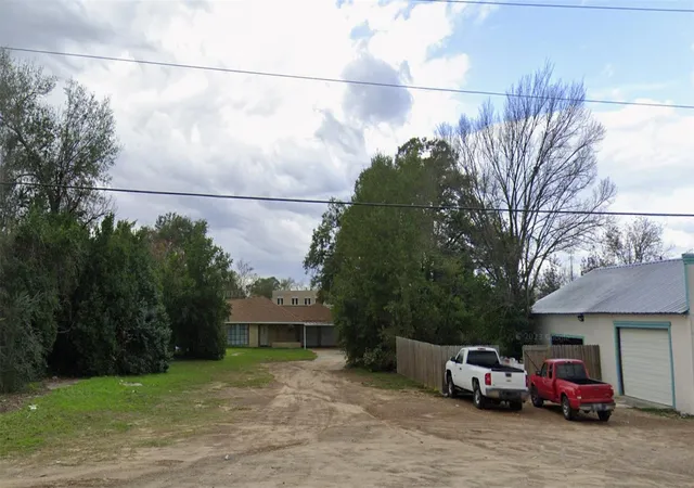 3rd image of 613, 615 & 617 N Hwy 75, Willis, TX 77378 | MLS# 31157352