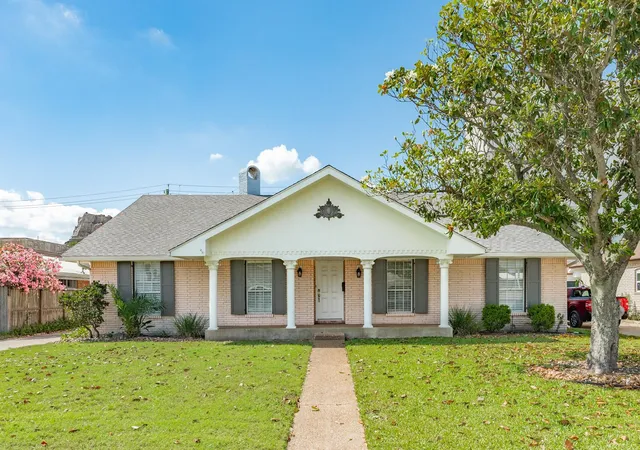 Photo 1 of Single family home for sale at 47 Adler Cir, Galveston, TX 77551 | MLS# 66207119 | Listing updated on 2026-07-29