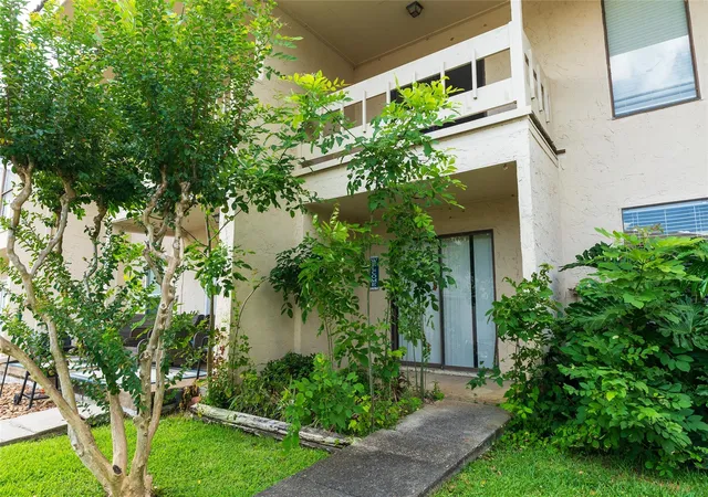 Photo 3 of Townhouse for sale at 38 Regency Point, Montgomery, TX 77356 | MLS# 87280623 | Listing updated on 2026-09-20