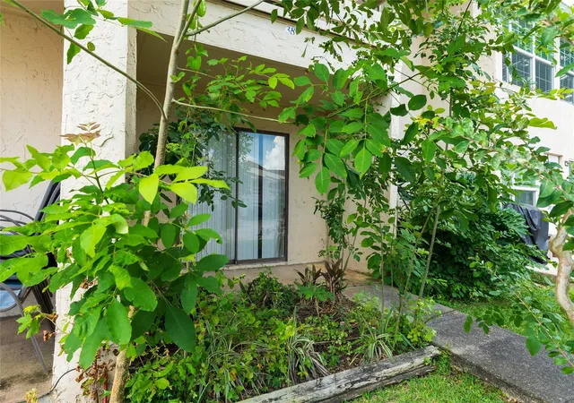 Photo 3 of Townhouse for sale at 38 Regency Point, Montgomery, TX 77356 | MLS# 87280623 | Listing updated on 2026-09-20
