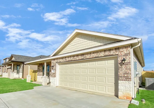 Photo 2 of Single family home for sale at 13067 Clearview Dr, Willis, TX 77318 | MLS# 42265715 | Listing updated on 2026-06-22