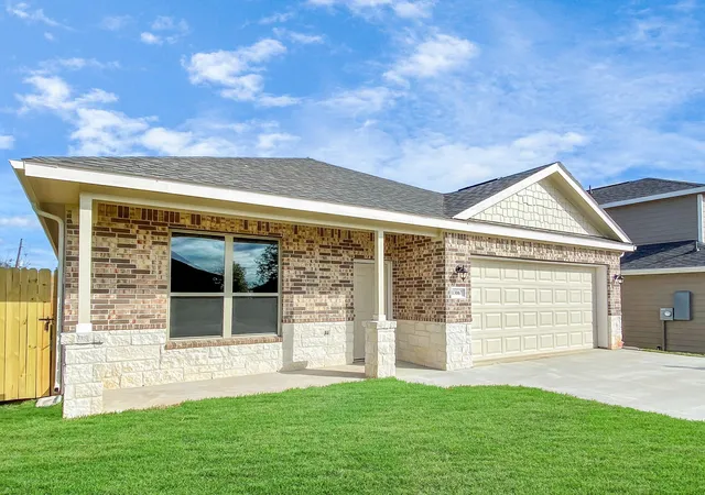 Photo 3 of Single family home for sale at 13067 Clearview Dr, Willis, TX 77318 | MLS# 42265715 | Listing updated on 2026-06-22
