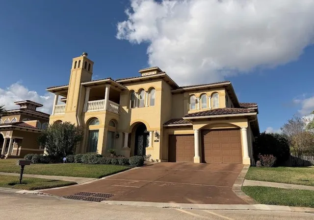 Photo 2 of Single family home for sale at 538 Villa Dr, Seabrook, TX 77586 | MLS# 2263062 | Listing updated on 2026-08-17