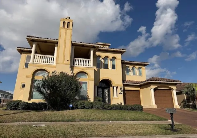 Photo 3 of Single family home for sale at 538 Villa Dr, Seabrook, TX 77586 | MLS# 2263062 | Listing updated on 2026-08-17