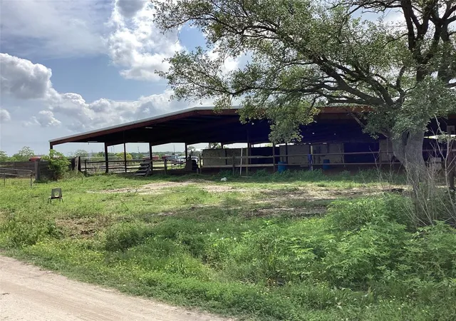 Photo 3 of Sale Pending at 7602 Fm 2004 Rd, Hitchcock, TX 77563 | MLS# 49055308 | Listing updated on 2026-09-05
