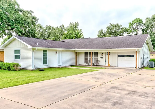 Homes for sale in Nederland, TX | 1411 N 17th St, Nederland, TX 77627 | MLS# 81013654