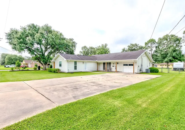 Homes for sale in Nederland, TX | 1411 N 17Th St, Nederland, TX 77627 | MLS# 81013654