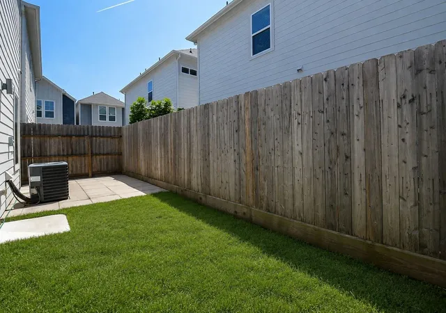 Photo 3 of Single family home for sale at 1223 W Tidwell Rd, Houston, TX 77091 | MLS# 19228471 | Listing updated on 2026-09-27
