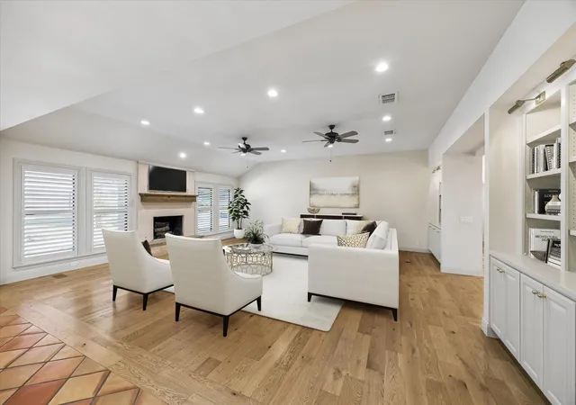 2nd image of 211 Rolling Hill Dr, La Grange, TX 78945 | MLS# 35077573
