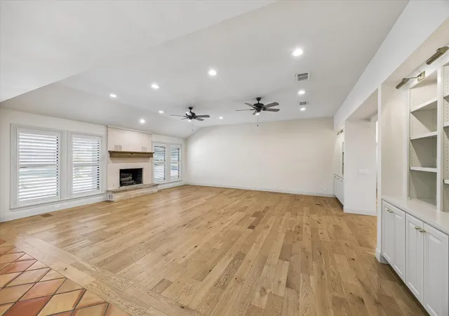 Photo 3 of Single family home for sale at 211 Rolling Hl Dr, La Grange, TX 78945 | MLS# 35077573 | Listing updated on 2026-07-16