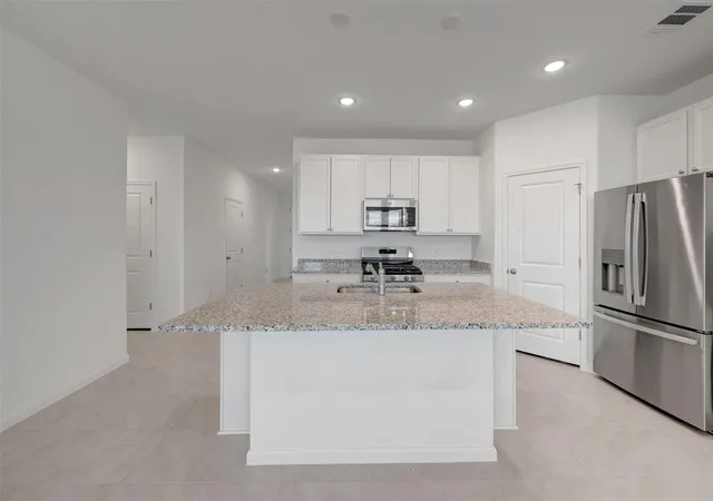 Photo 3 of Single family home for sale at 335 W Rose Marie Ln, Montgomery, TX 77356 | MLS# 32212094 | Listing updated on 2026-09-20