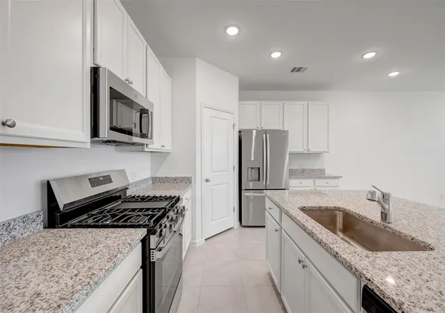 Photo 4 of Single family home for sale at 335 W Rose Marie Ln, Montgomery, TX 77356 | MLS# 32212094 | Listing updated on 2026-09-20