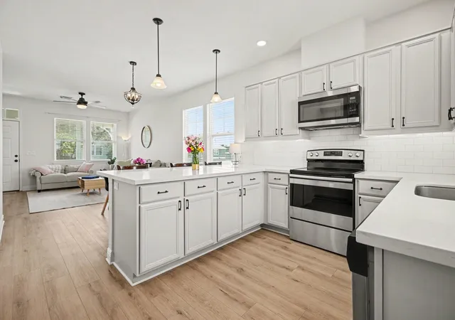 Photo 3 of Single family home for sale at 4506 N Live Oak Cir, Galveston, TX 77550 | MLS# 71987595 | Listing updated on 2026-08-18