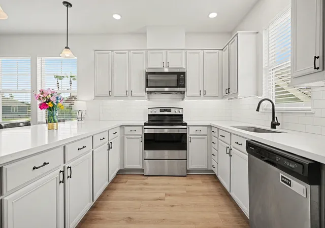 Photo 4 of Single family home for sale at 4506 N Live Oak Cir, Galveston, TX 77550 | MLS# 71987595 | Listing updated on 2026-08-18