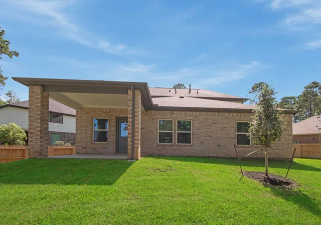 Photo 3 of Single family home for sale at 402 Elf Owl Ct, Willis, TX 77318 | MLS# 61823496 | Listing updated on 2026-09-12